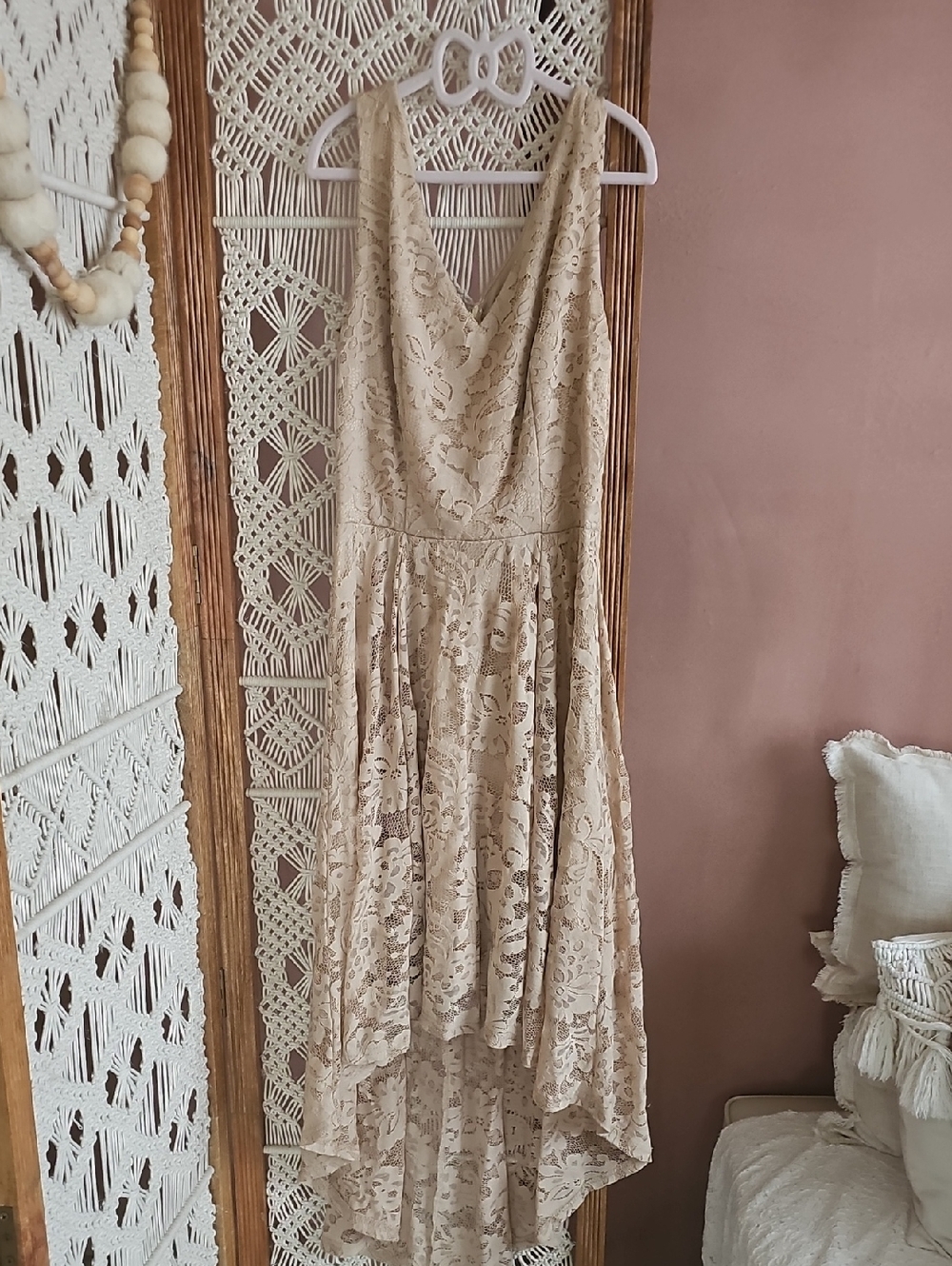 Sleeveless Lace High-Low Dress in Beige